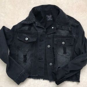 Cropped black jean jacket!